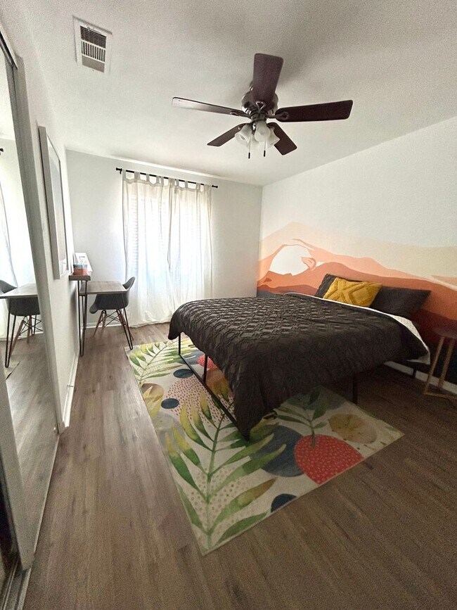 Building Photo - Furnished 3 Bedroom 2 Bathroom Home