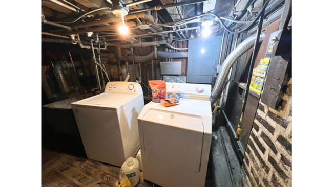 Building Photo - Amazing North Center 3 Bed / 1 Bath Unit Ready 4/2026! Hardwood Floors Throughout!