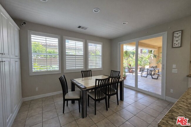 Building Photo - 14811 Blossom Ln
