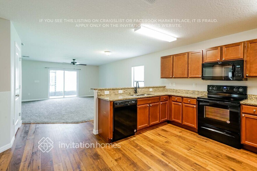 Building Photo - 11833 Thicket Wood Dr