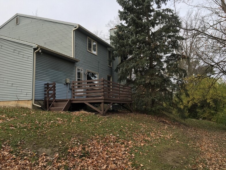 Building Photo - 5722 Bluebird Ct