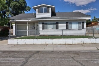 Building Photo - Roommate- Friendly 4 bedroom, 2 Bath Home Near UNR
