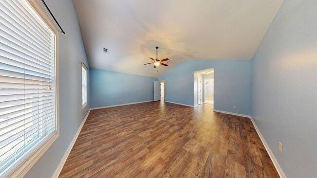 Building Photo - Nice 4 Bedroom Home in Solamere