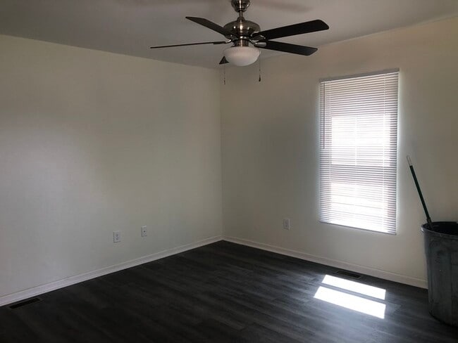 Building Photo - 126 Eden St NW