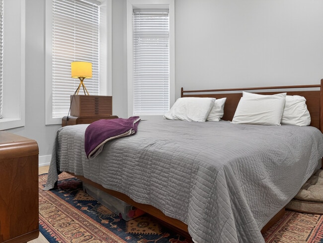 Building Photo - 2451 N Albany Ave