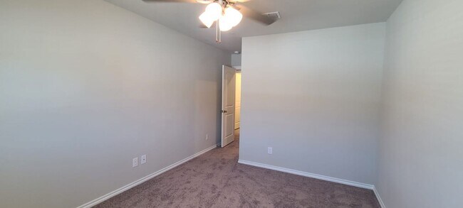 Building Photo - 3537 Brentwood Dr