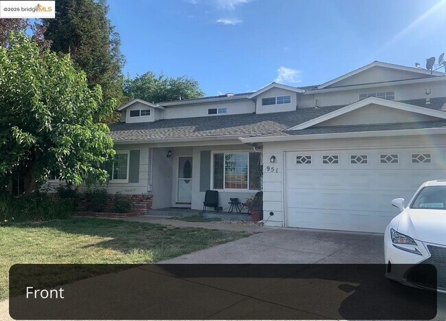 Primary Photo - 951 Lexington Pl