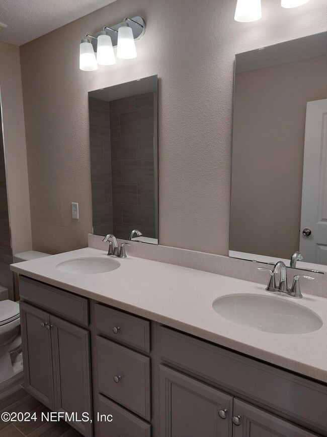 Building Photo - 12866 Josslyn Ln