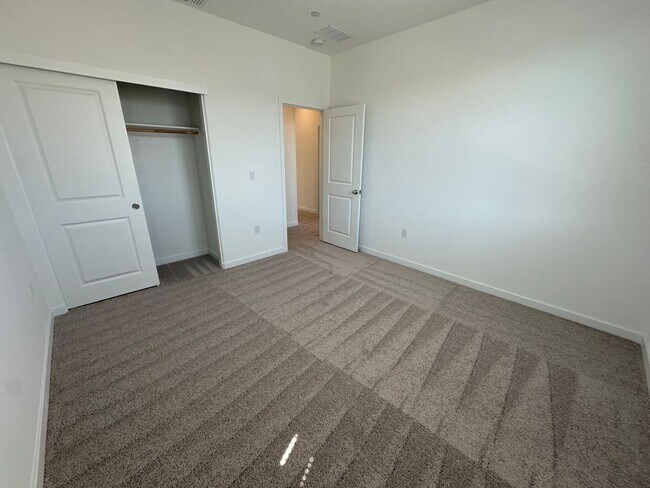 Building Photo - Stunning, Sun-Drenched 4BR + Loft Home in Lakeview – Loaded with Premium Upgrades!