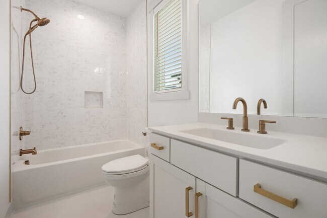 Building Photo - Beautiful 4-bedroom, 4-bathroom Custom Home Durham, NC