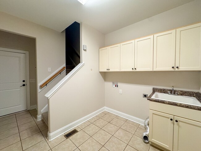 Building Photo - Gorgeous 4 Bed 2.5 Bath Home in Pinehurst