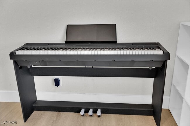 Building Photo - 6425 W Quail Ave