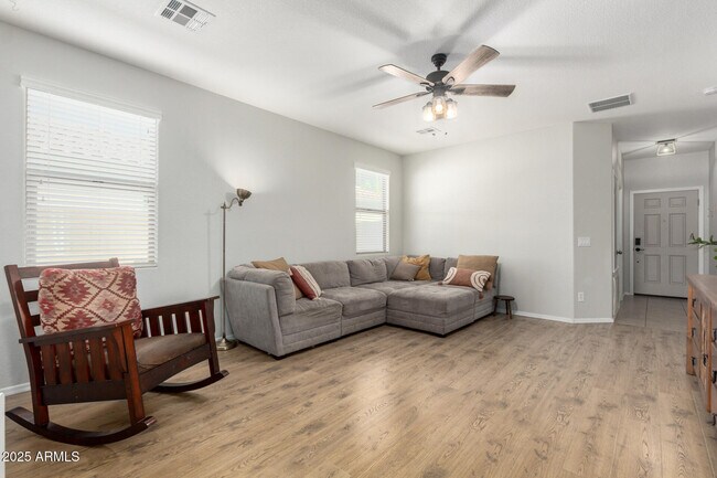 Building Photo - 18864 N Lariat Rd