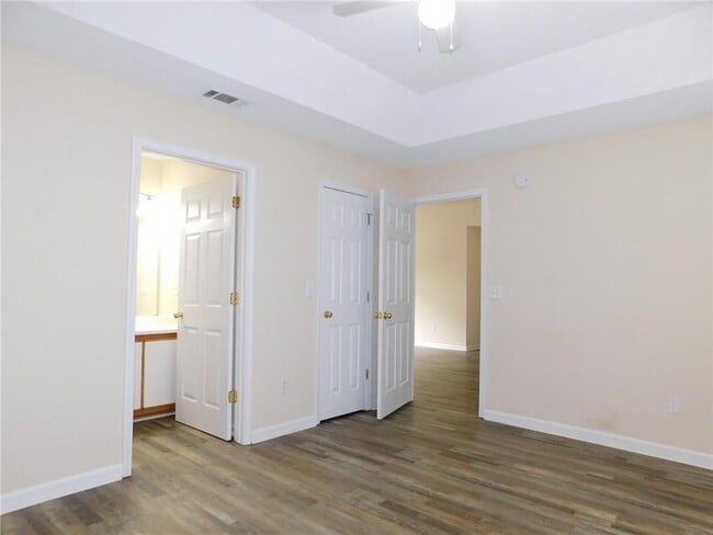 Building Photo - 13 Vista Ct