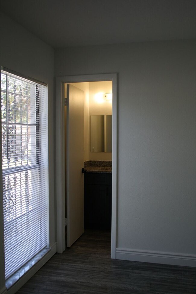Building Photo - Charming Home in a Prime Location – Update...