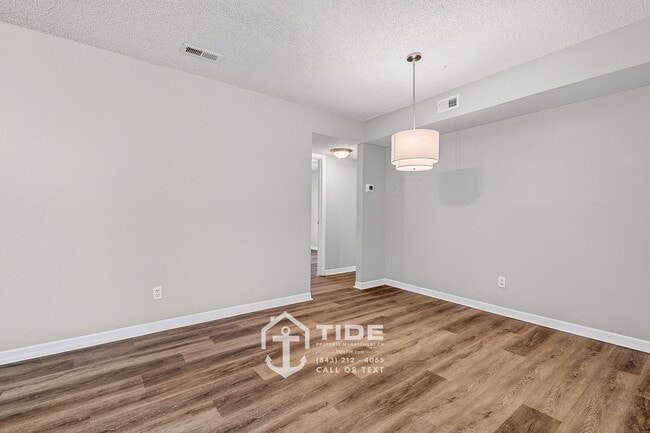 Building Photo - Live Close to It All – Convenient Mount Pleasant Home