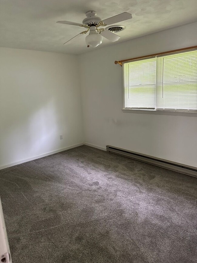 Building Photo - Three Bedroom House in Boalsburg Available for Mid-July