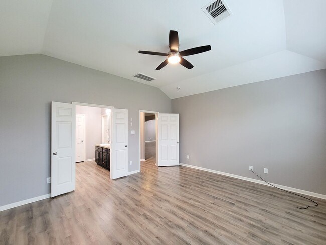 Building Photo - Welcome to this charming one-story home fe...