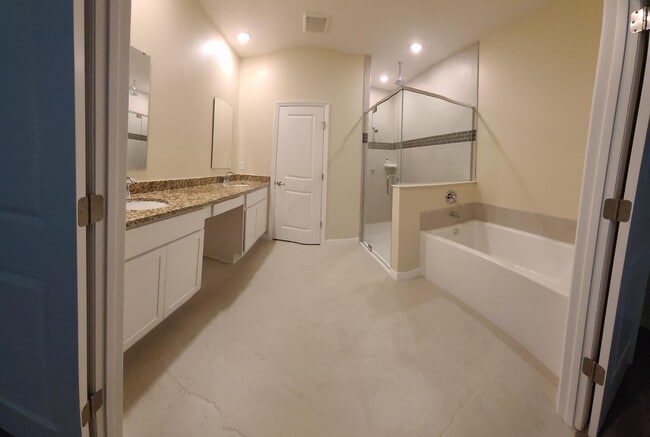 Building Photo - 2050 NW 247th Dr