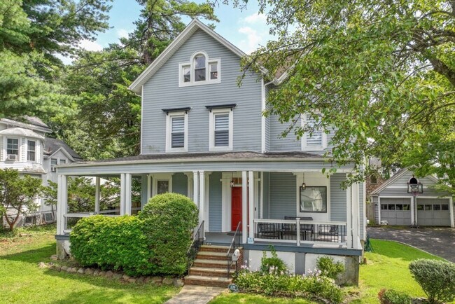 Building Photo - 139 W 4th Ave