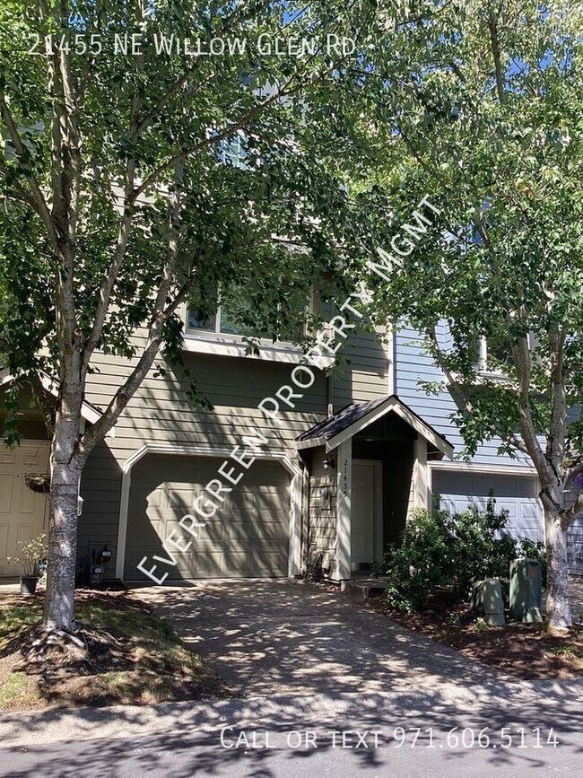 Building Photo - Beautifully remodeled 3-bedroom, 2.5-bathr...