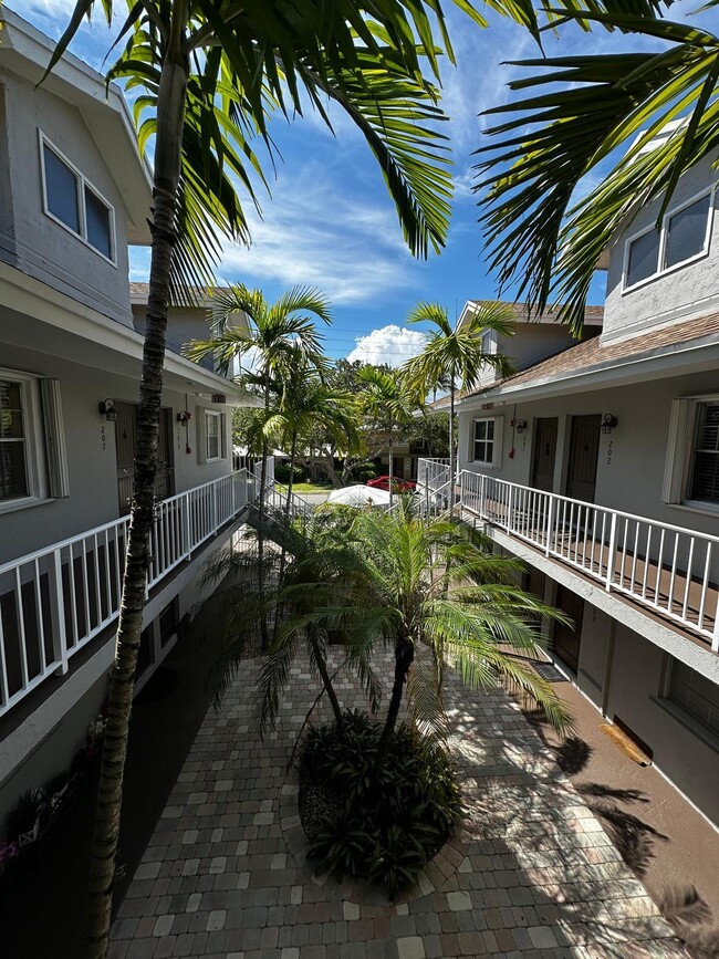 Building Photo - 510 NE 17th Ave