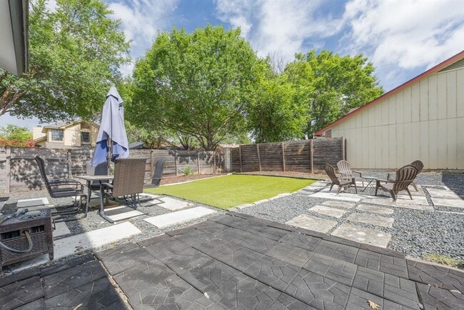 Building Photo - 12800 Meehan Dr