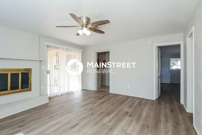 Building Photo - 3 Bedroom Pet-Friendly Home in TUCSON, AZ with Main Street Renewal
