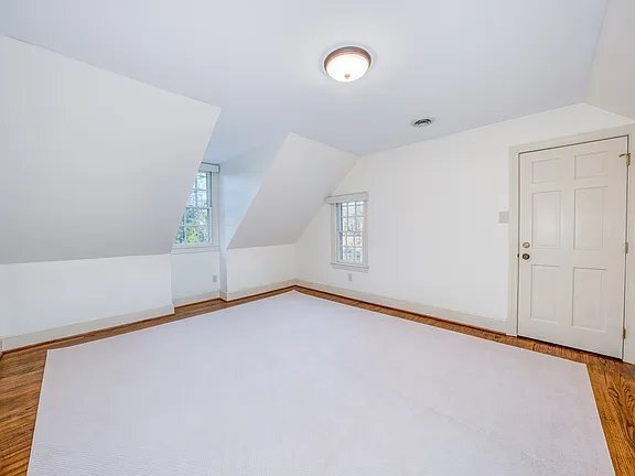 Building Photo - 9720 Burnett Dr