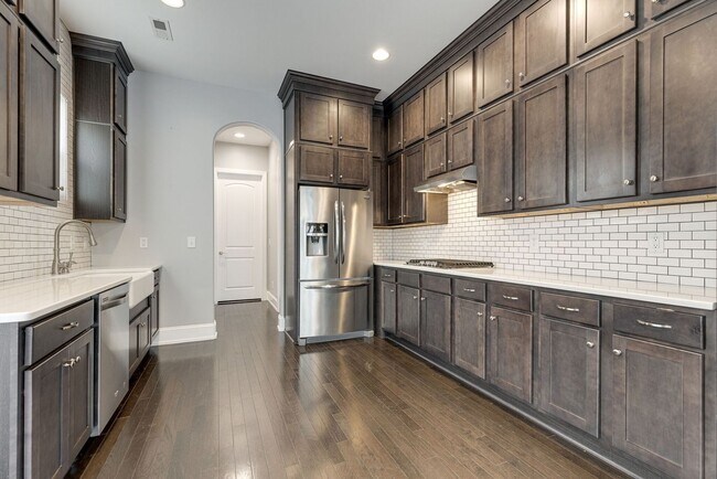 Building Photo - **Stunning 3BE/2.5BA home in a stellar nei...