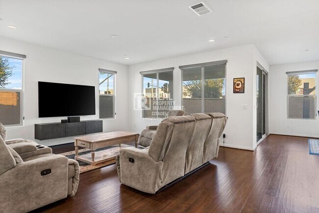 Building Photo - 3657 Bearberry Ave