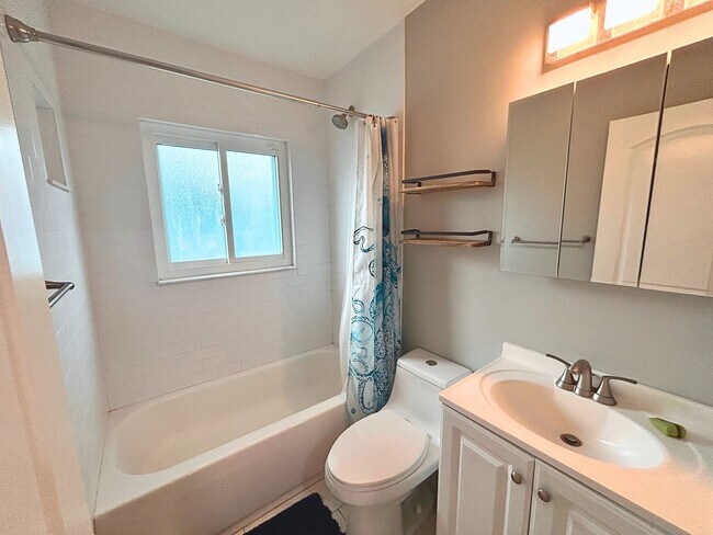 Building Photo - Renovated Home with Open Layout and Prime ...