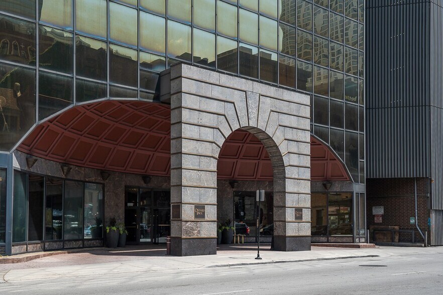 Building Photo - 10 E Ontario St