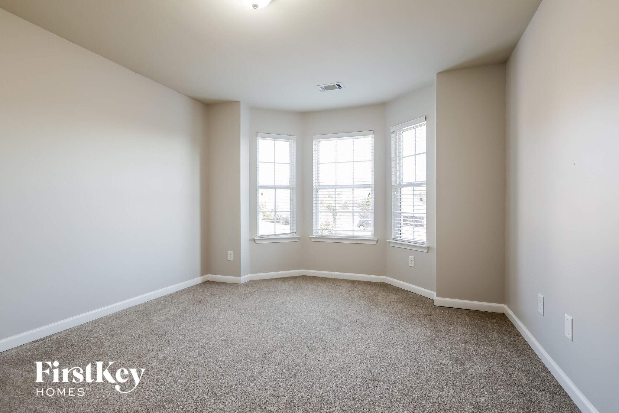 Building Photo - 6732 Carriage Walk Ln