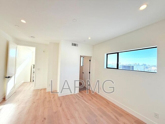 Building Photo - 3414 London St