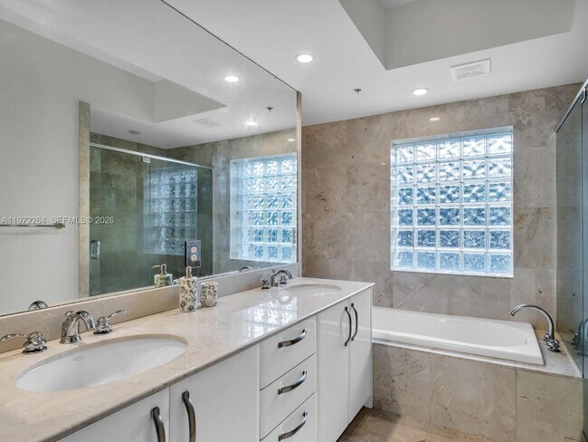 Building Photo - 2051 SE 3rd St