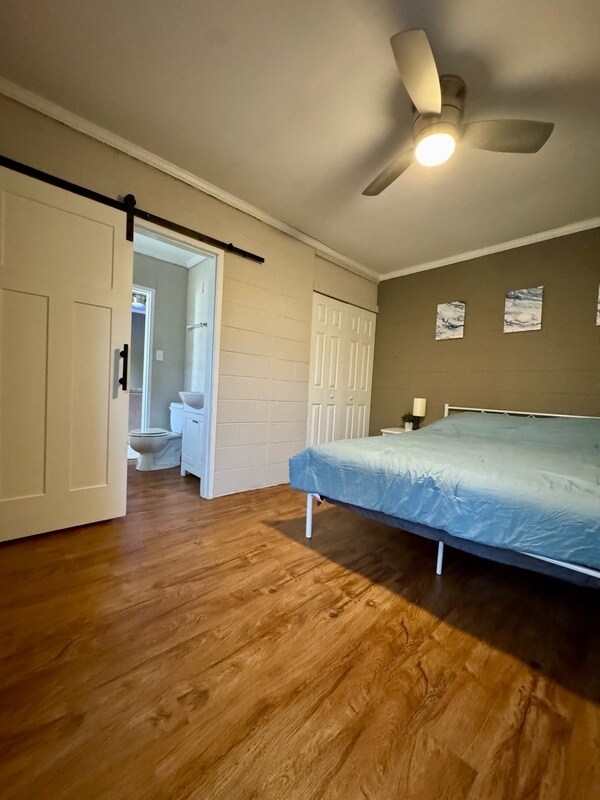 Building Photo - 402 S Holly St