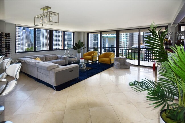 Building Photo - 540 Brickell Key Dr