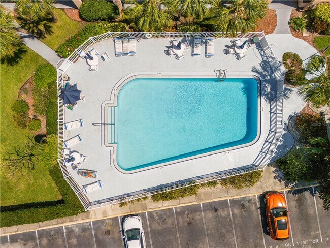 Building Photo - 2525 W Bay Dr