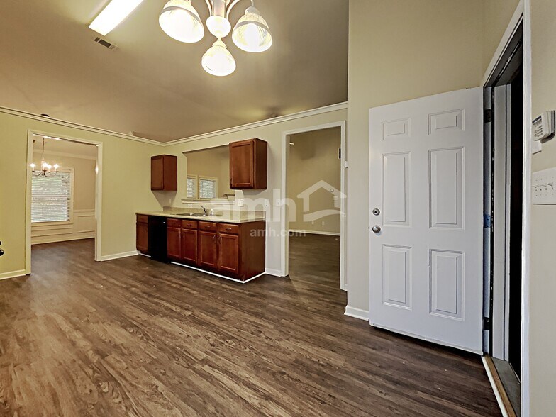 Building Photo - 2617 Woodford Ln