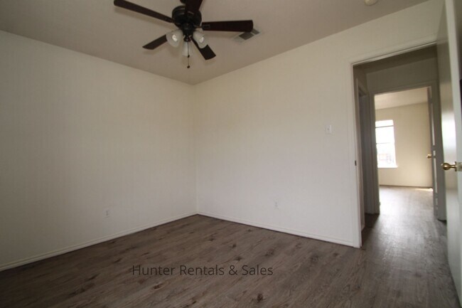 Building Photo - 1710 Spring Rose Cir