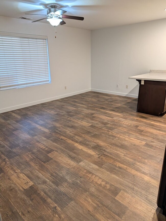 Building Photo - January Rent Free! 3 Bed 2 Bath Townhouse for Rent!