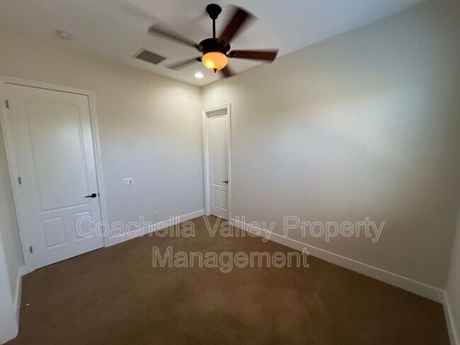 Building Photo - 135 Tesori Dr