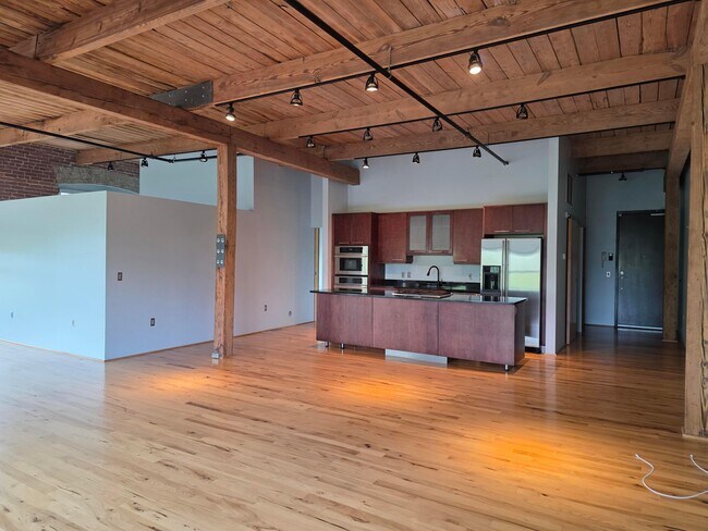 Building Photo - 448 W Nationwide Blvd