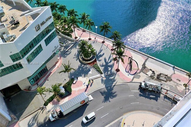 Building Photo - 300 S Biscayne Blvd