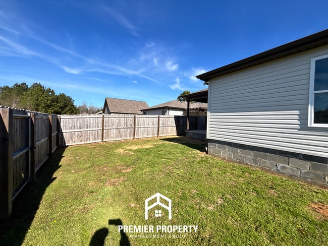 Building Photo - Spacious 4BR Home Near Tuscaloosa w/ 2-Car Garage, Covered Patio & Fenced Yard