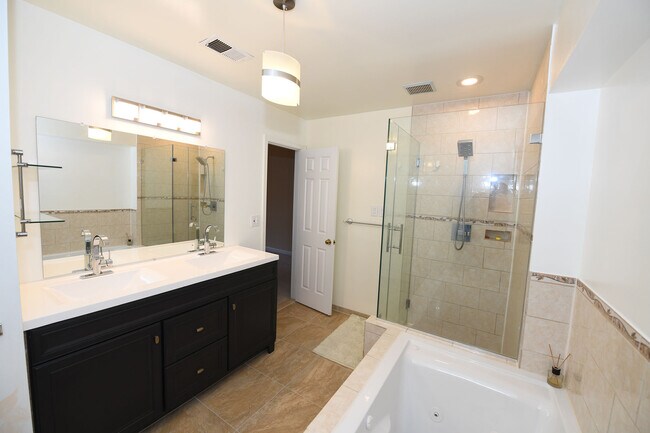 Building Photo - Gorgeous 4 BR 2+2 Baths Colonial - Finished Walk-Out Basement and Car Garage