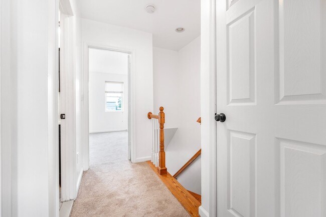 Building Photo - Beautiful 3 BR/1.5 BA Townhome in Langston!