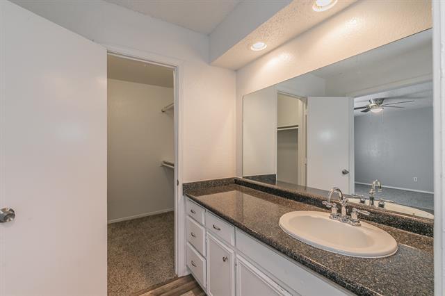 Building Photo - 2762 Parkchester Dr