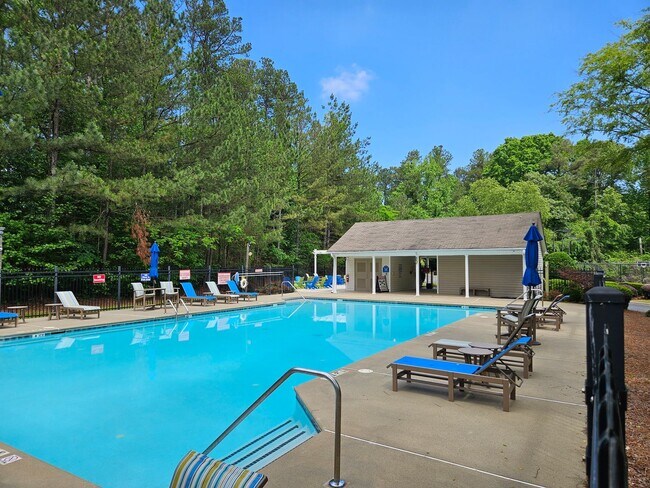 Building Photo - Rare 3 bed 2.5 located in the Etowah School District